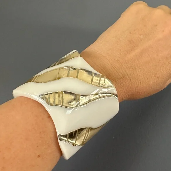 Vigneri Gold & Lucite Modernist Cuff - Picture 14 of 15